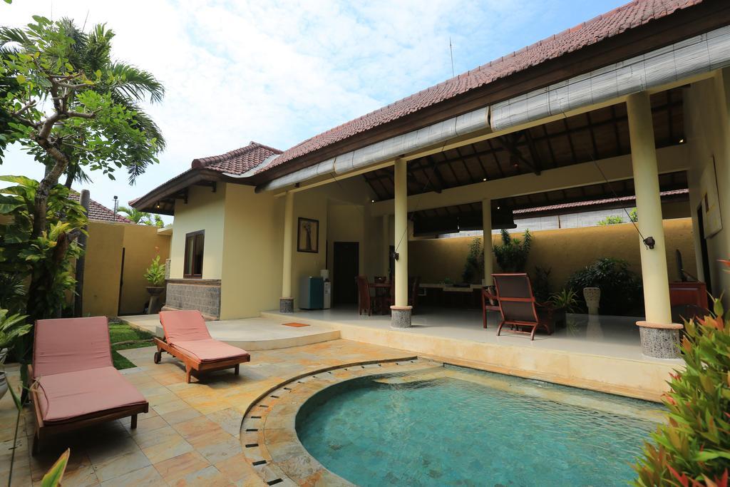 Putri Bali Villa Seminyak Exterior foto