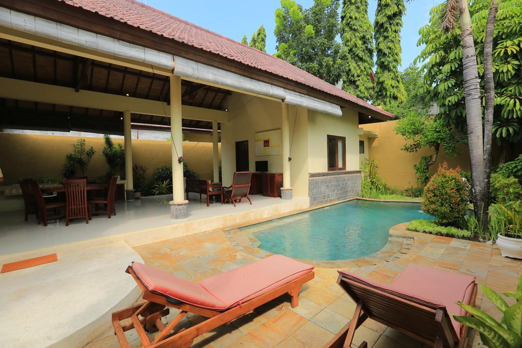 Putri Bali Villa Seminyak Exterior foto