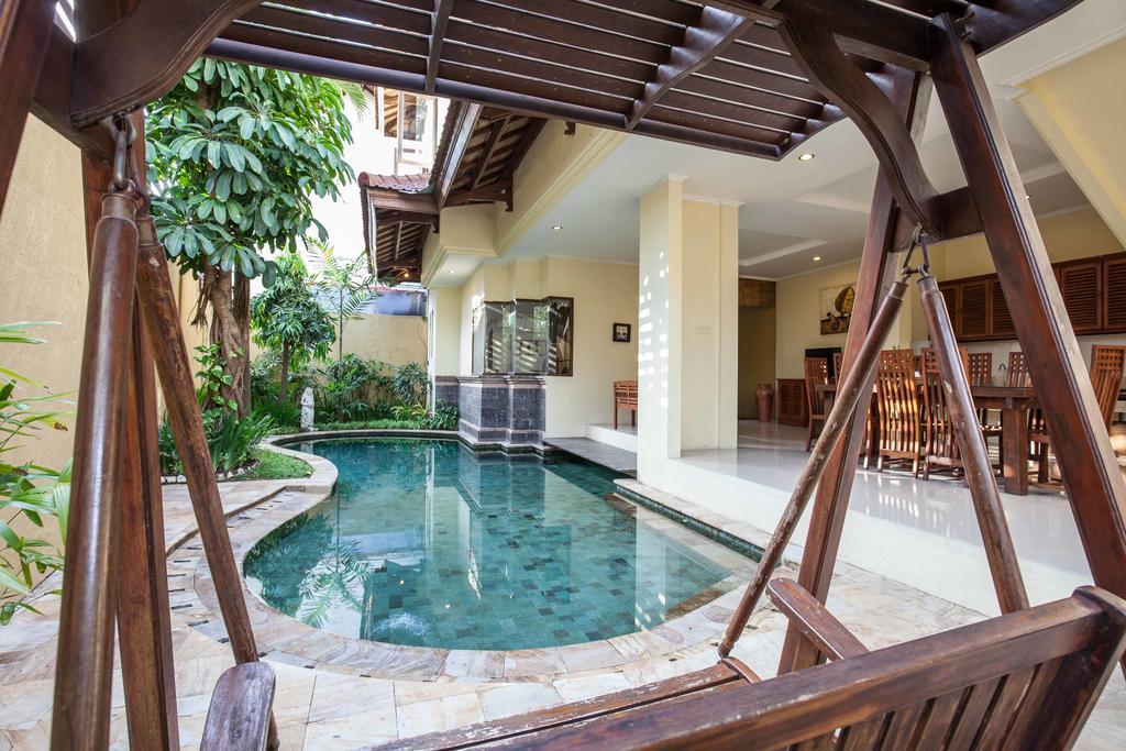 Putri Bali Villa Seminyak Exterior foto